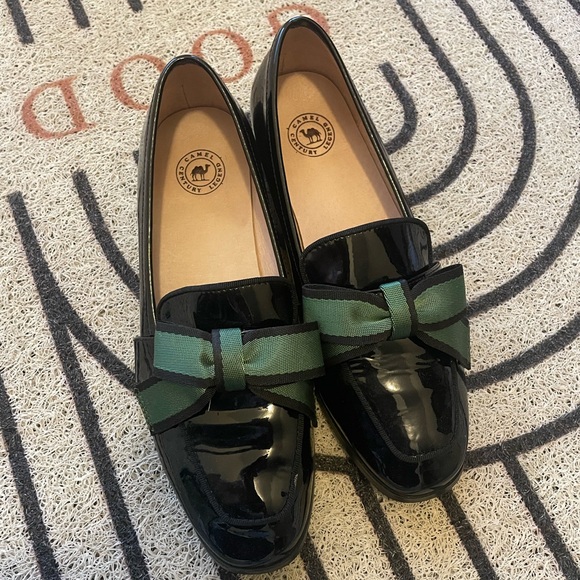 Shallow, low-heeled, full leather women's shoes. - Picture 1 of 4